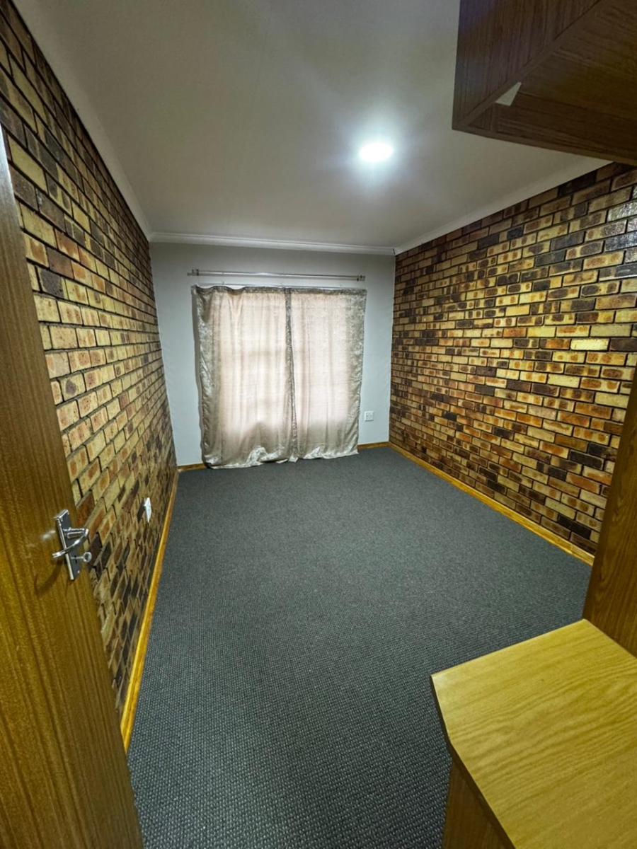 To Let 4 Bedroom Property for Rent in La Provance Free State